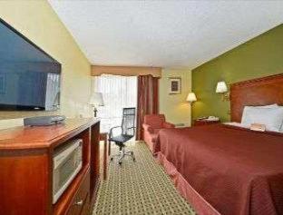 Howard Johnson By Wyndham Clifton Nj Номер фото